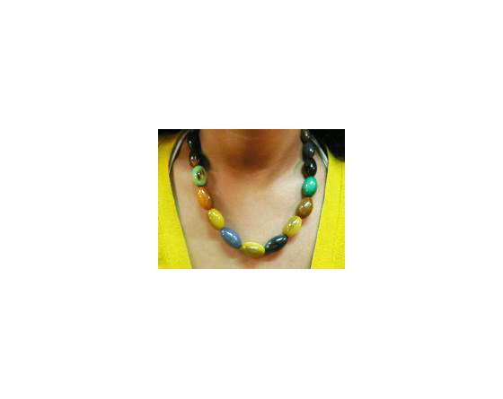 Collier olive multicolore